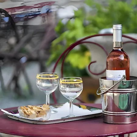 Le Clos Des Aramons Frühstückspension Bernis